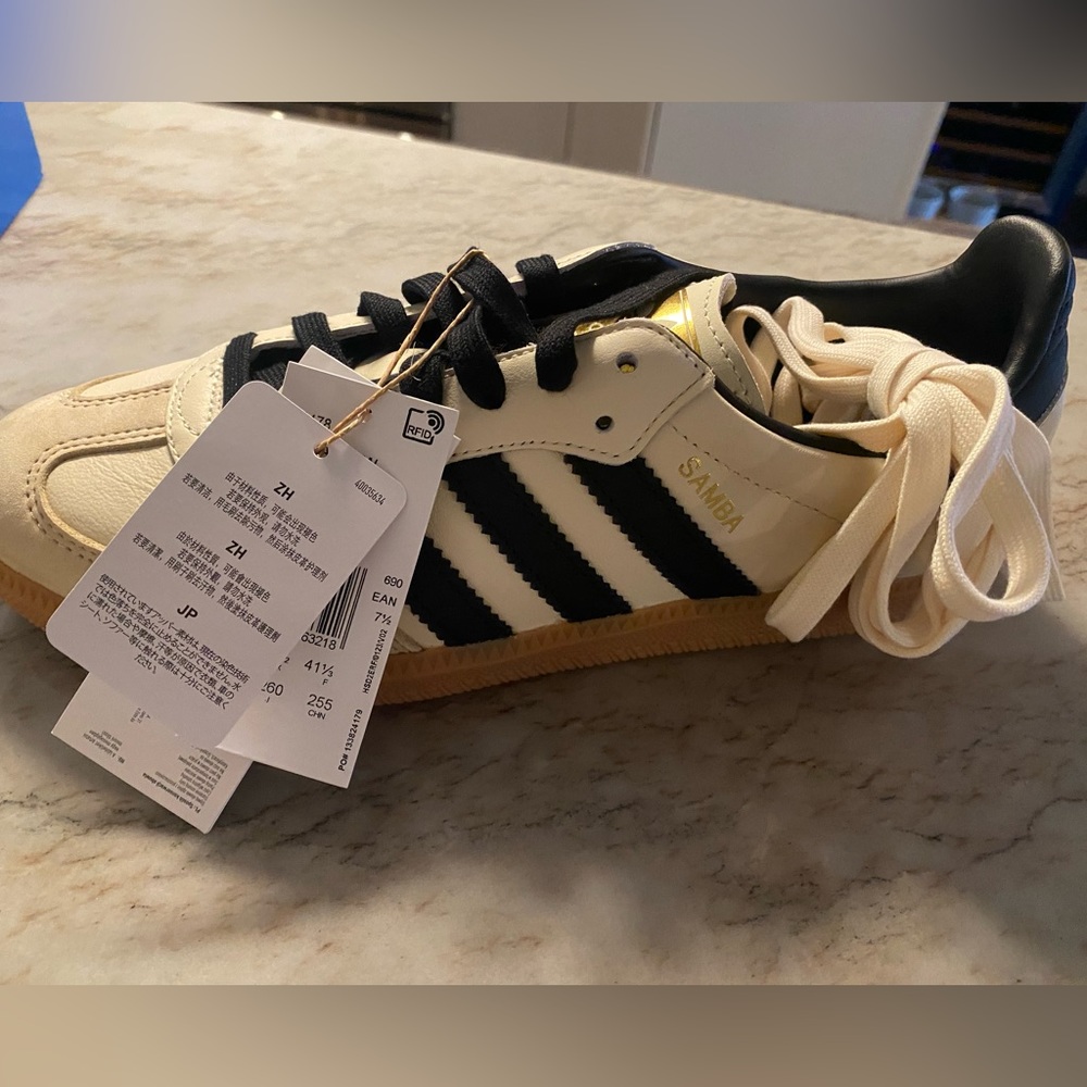 NWT & BOX ADIDAS SAMBA OG
Cream White, Core Black & Sand Strata